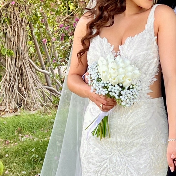 Wedding dressFits size 8-10With the veil